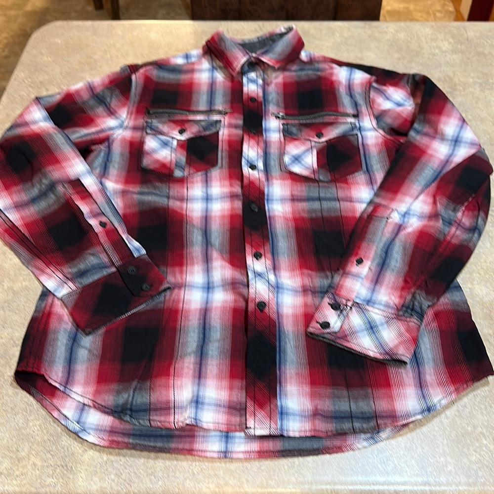 Men’s machine custom co. Shirt size medium.